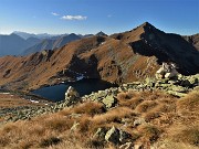 67 Monte Toro sopra il Lago Moro e il Passo di Valcervia